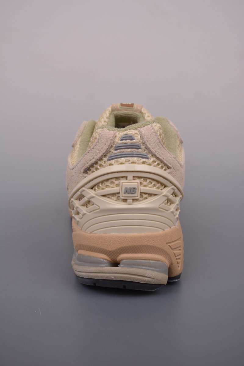 New Balance M1906 view
