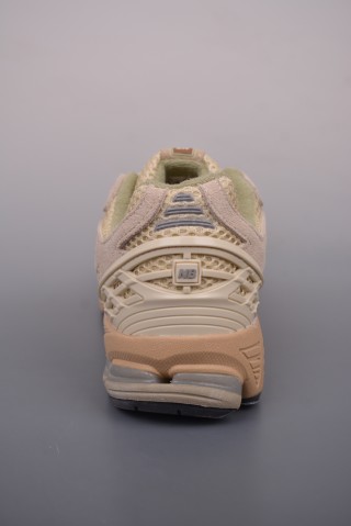 New Balance M1906 view 4