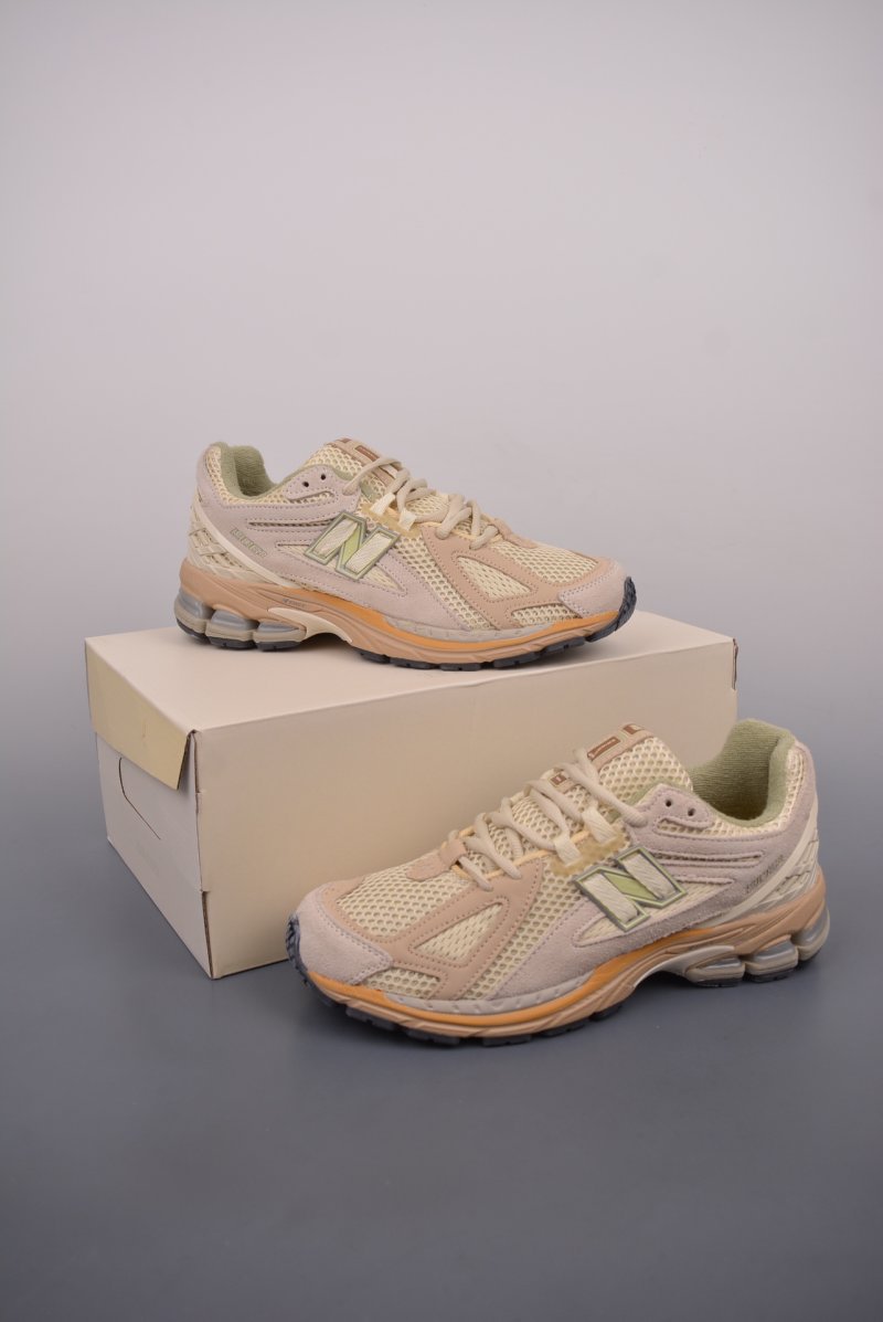 New Balance M1906 view