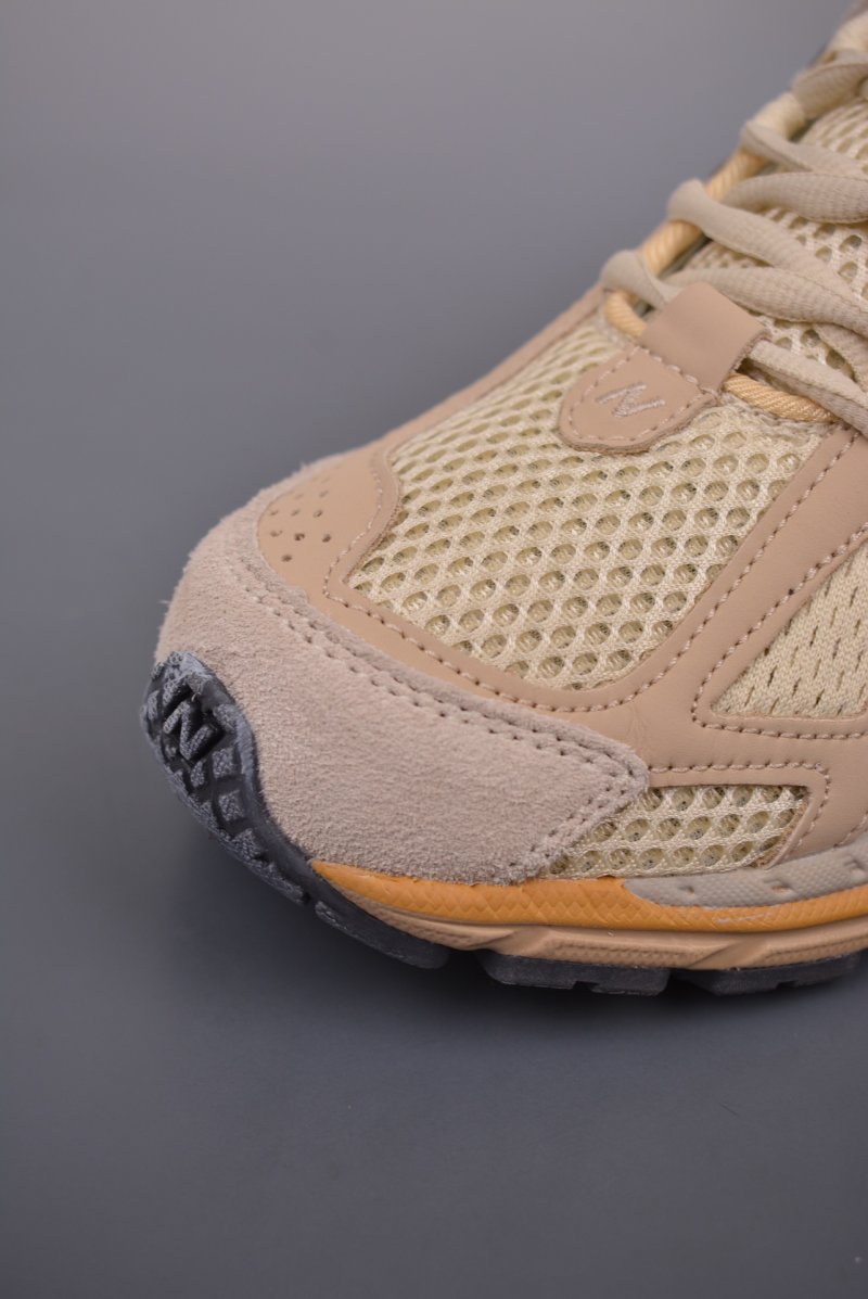 New Balance M1906 view