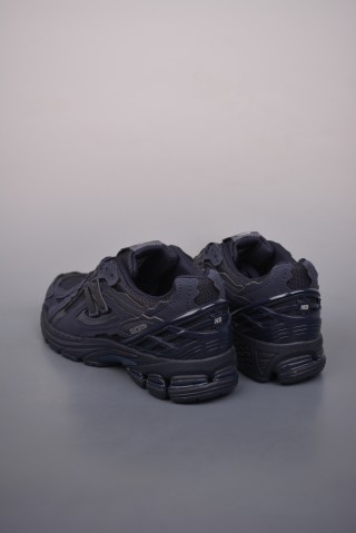 New Balance M1906 view 2