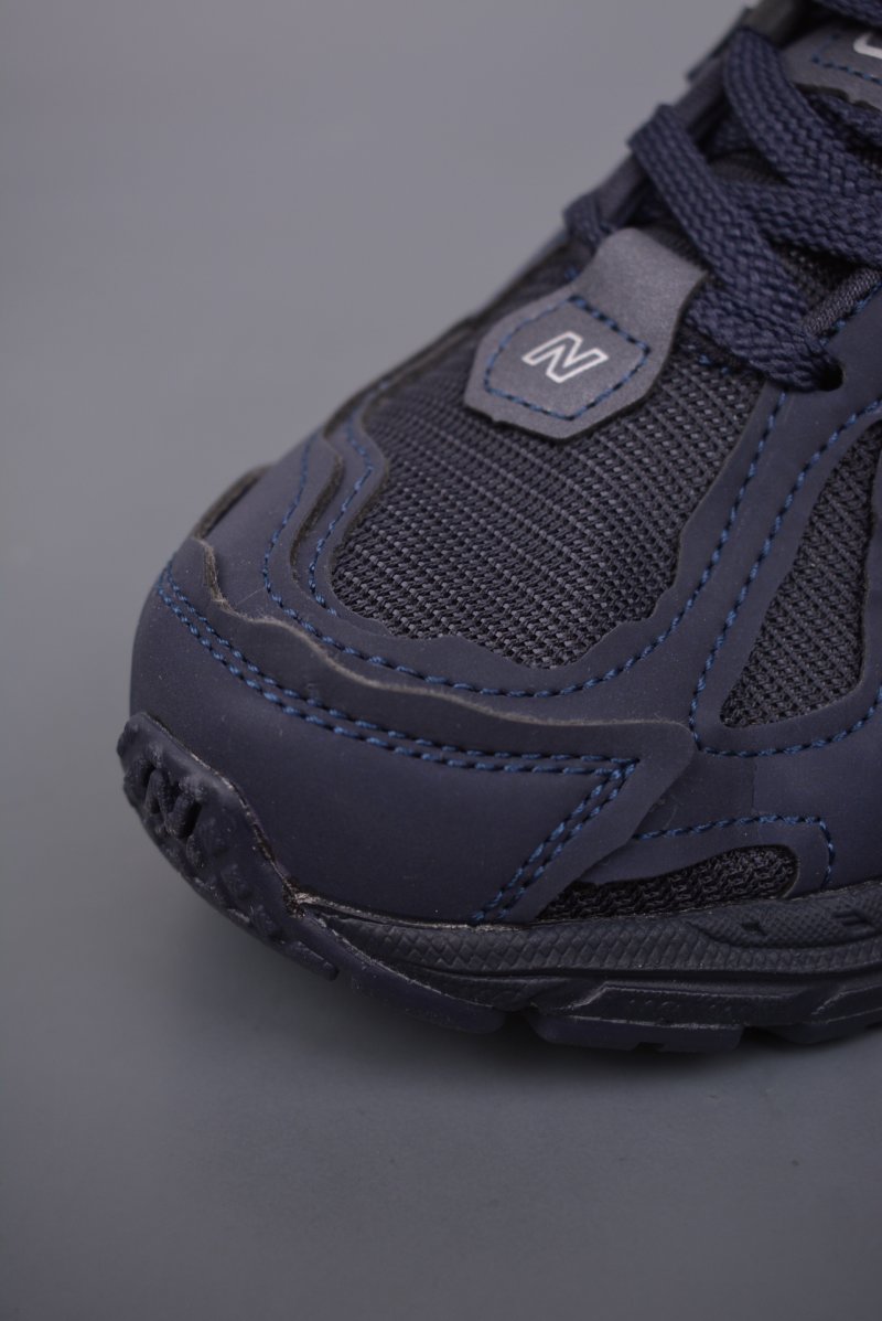 New Balance M1906 view