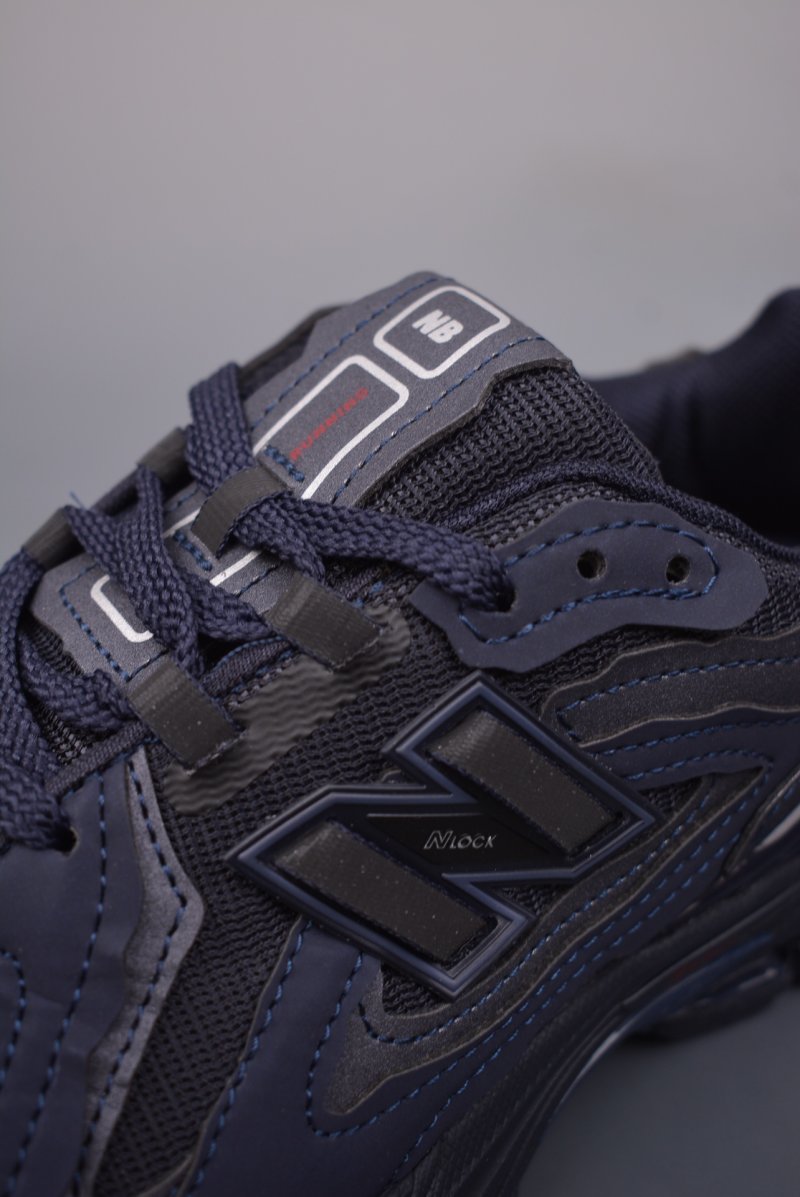 New Balance M1906 view