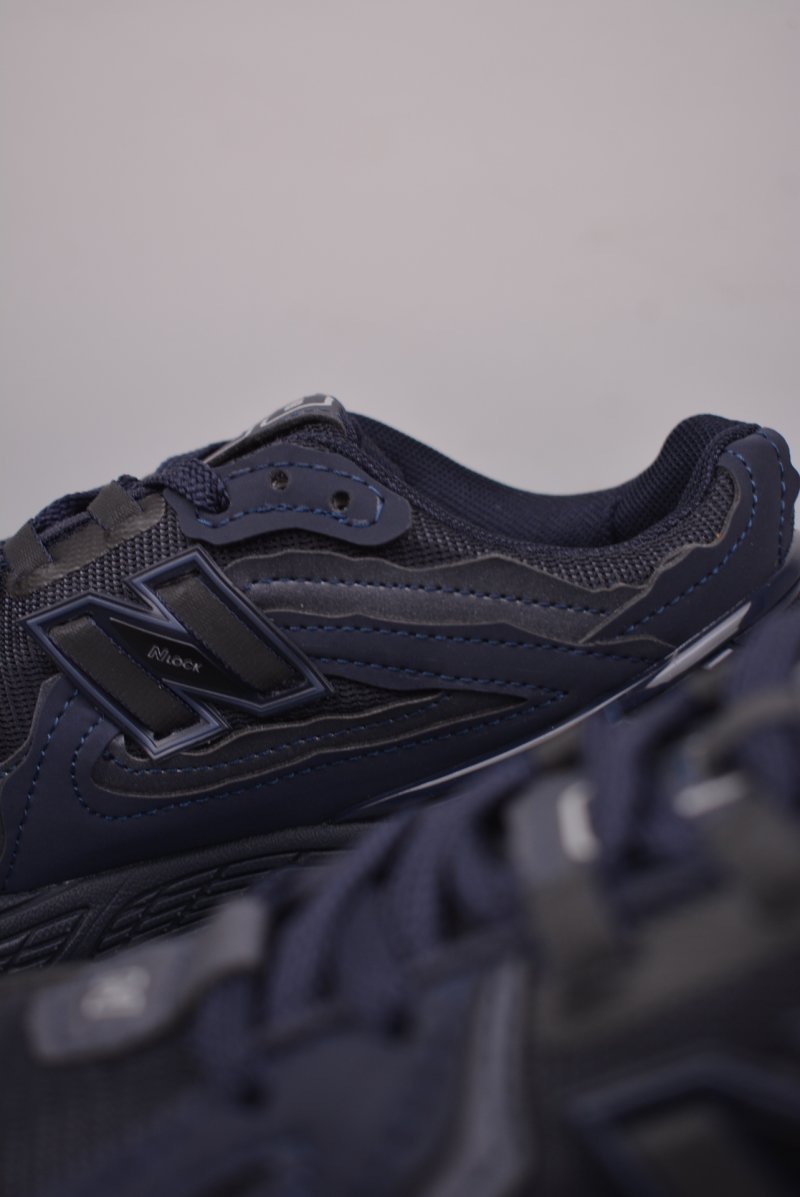 New Balance M1906 view