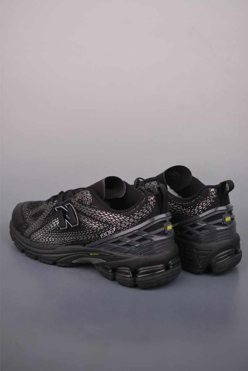 New Balance M1906 view