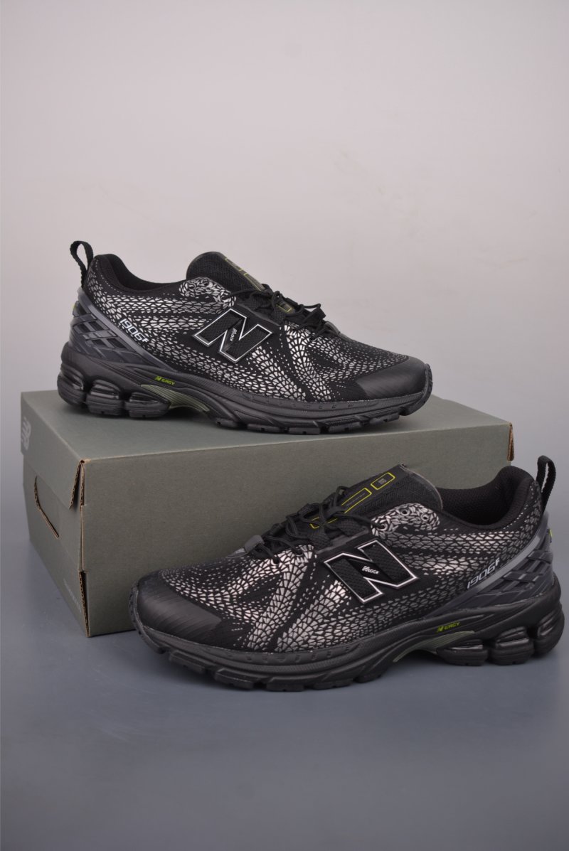 New Balance M1906 view