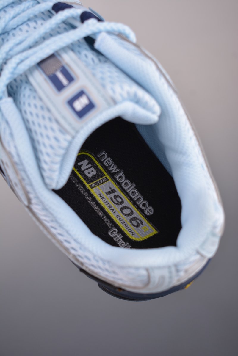New Balance M1906 view