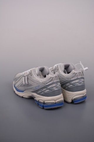 New Balance M1906 view 2