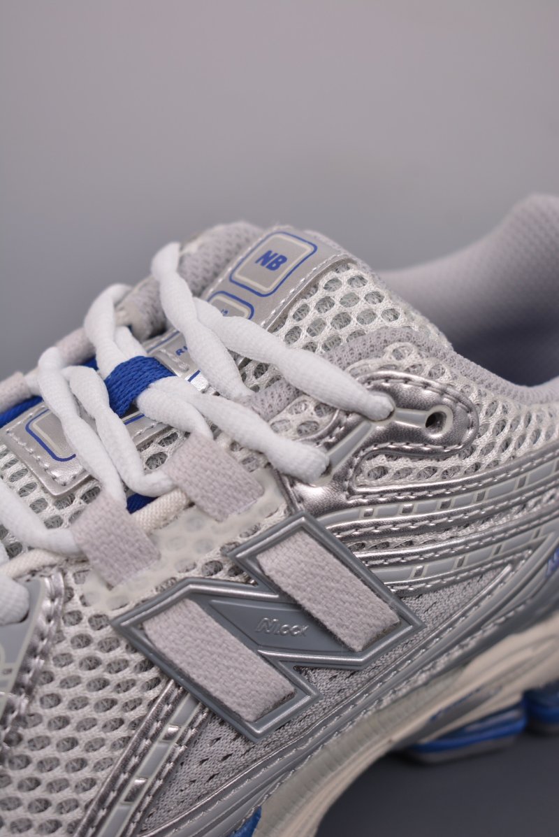 New Balance M1906 view