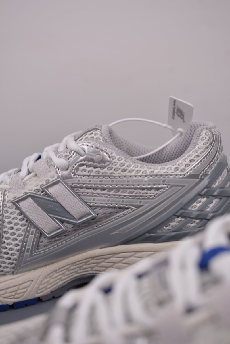 New Balance M1906 view