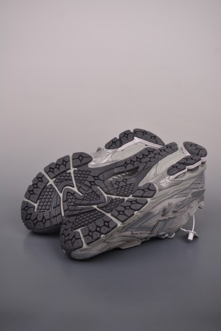 New Balance M1906 view 3