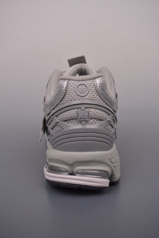 New Balance M1906 view 4