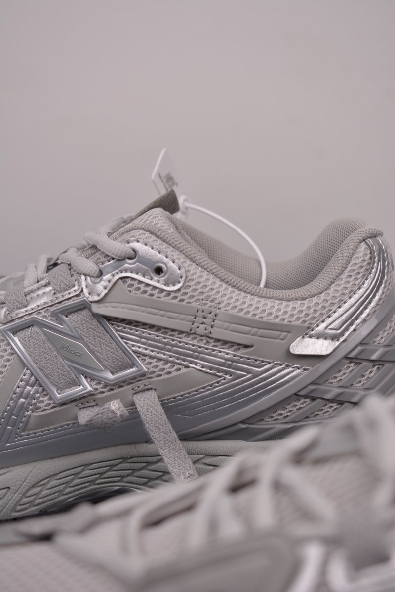 New Balance M1906 view