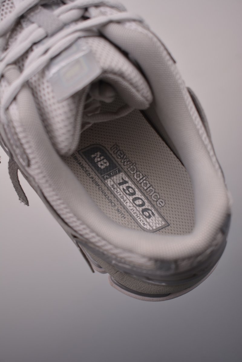 New Balance M1906 view