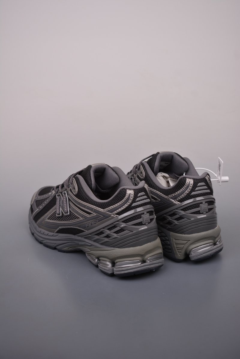 New Balance M1906 view