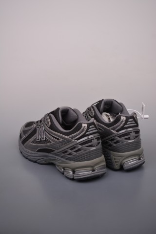 New Balance M1906 view 2