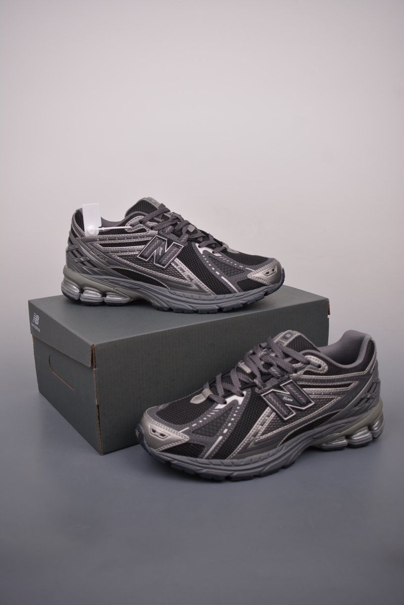 New Balance M1906 view
