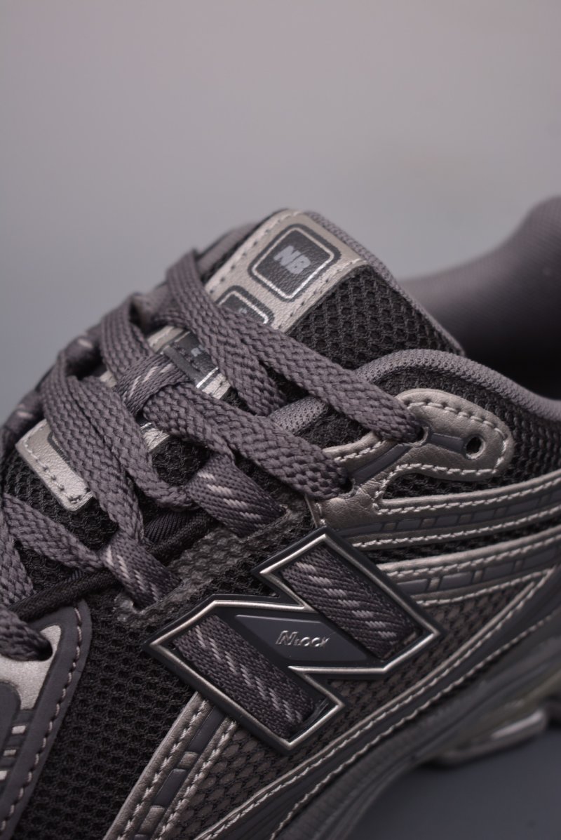 New Balance M1906 view