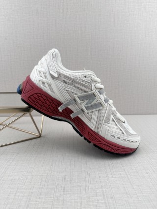 New Balance M1906 view 2