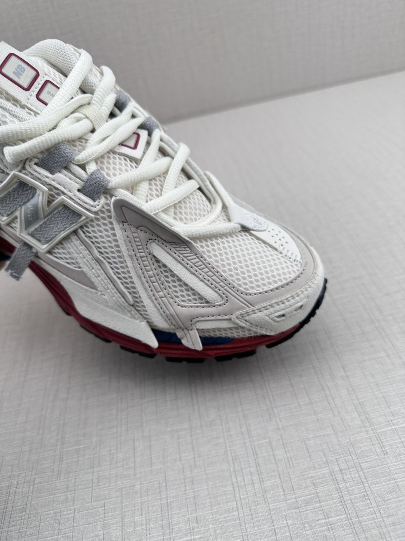 New Balance M1906 view