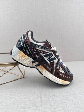 New Balance M1906 view 2