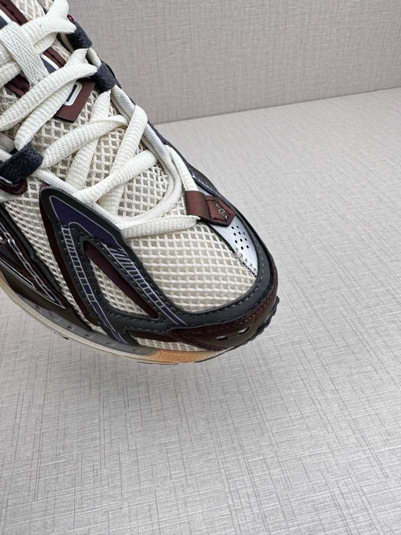 New Balance M1906 view