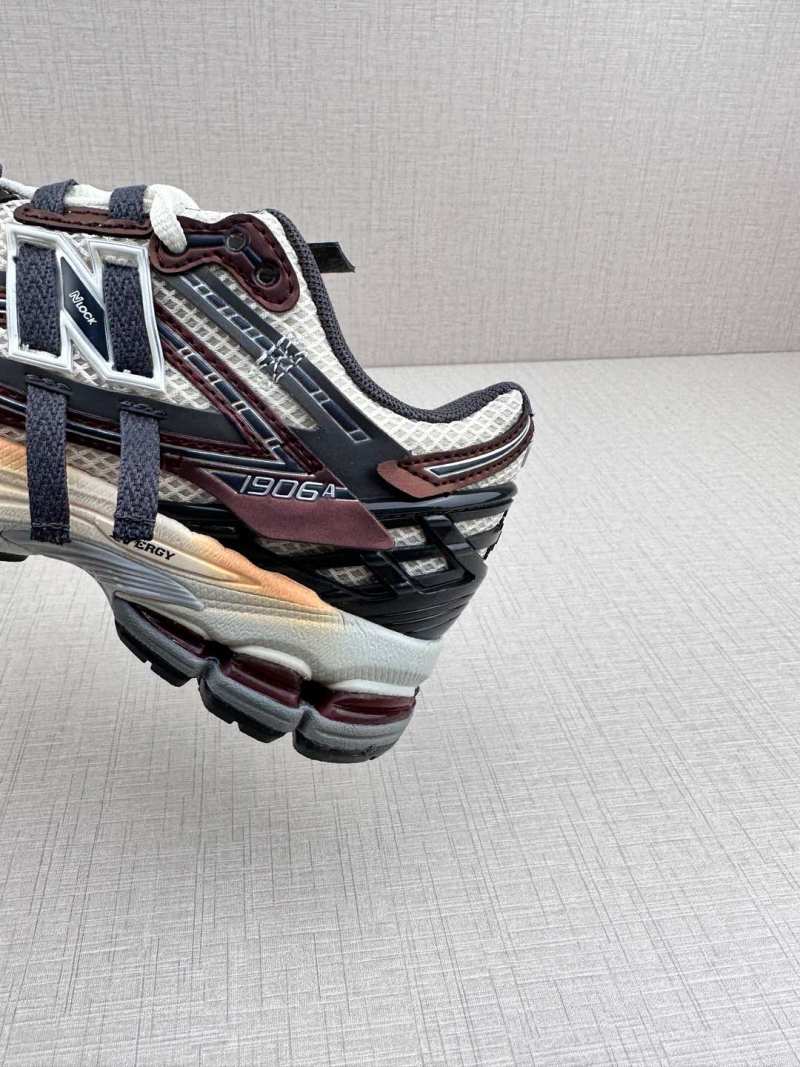New Balance M1906 view