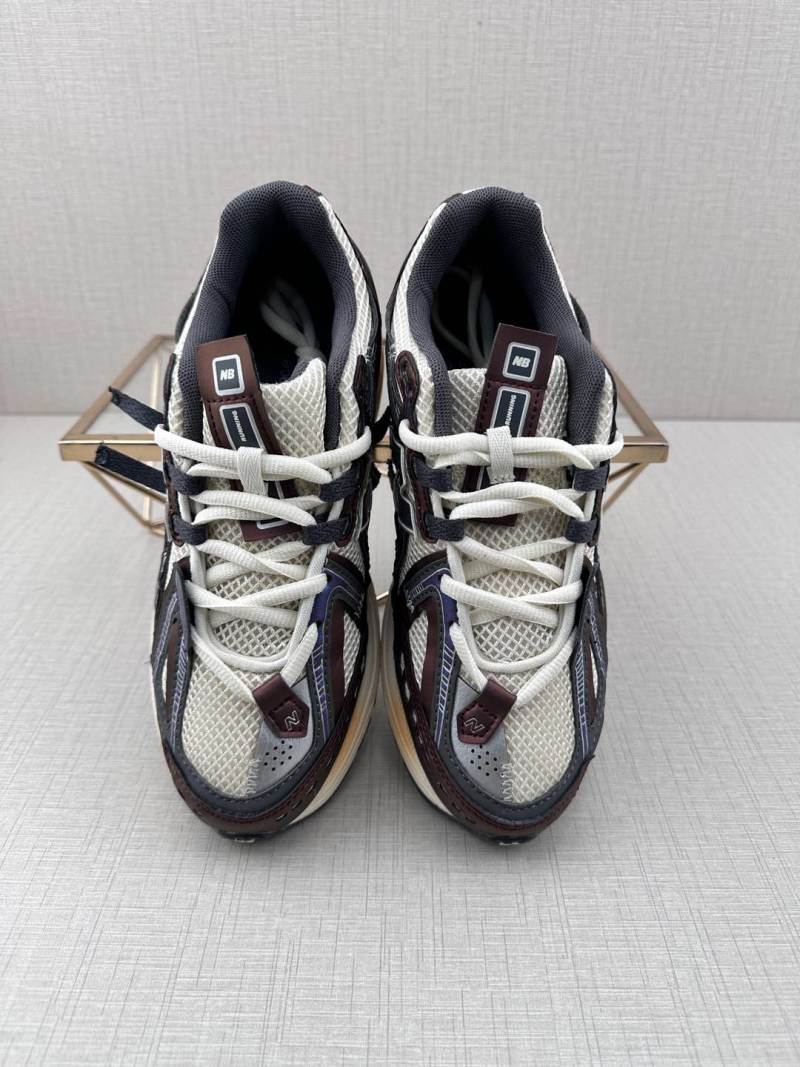 New Balance M1906 view