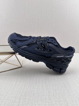 New Balance M1906 view 1