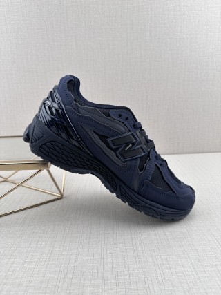 New Balance M1906 view 2
