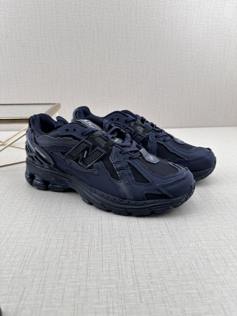 New Balance M1906 view