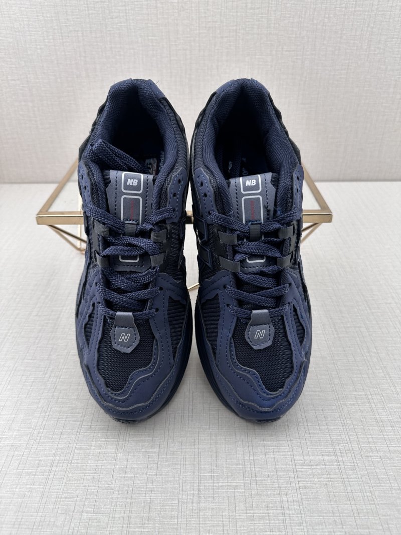 New Balance M1906 view