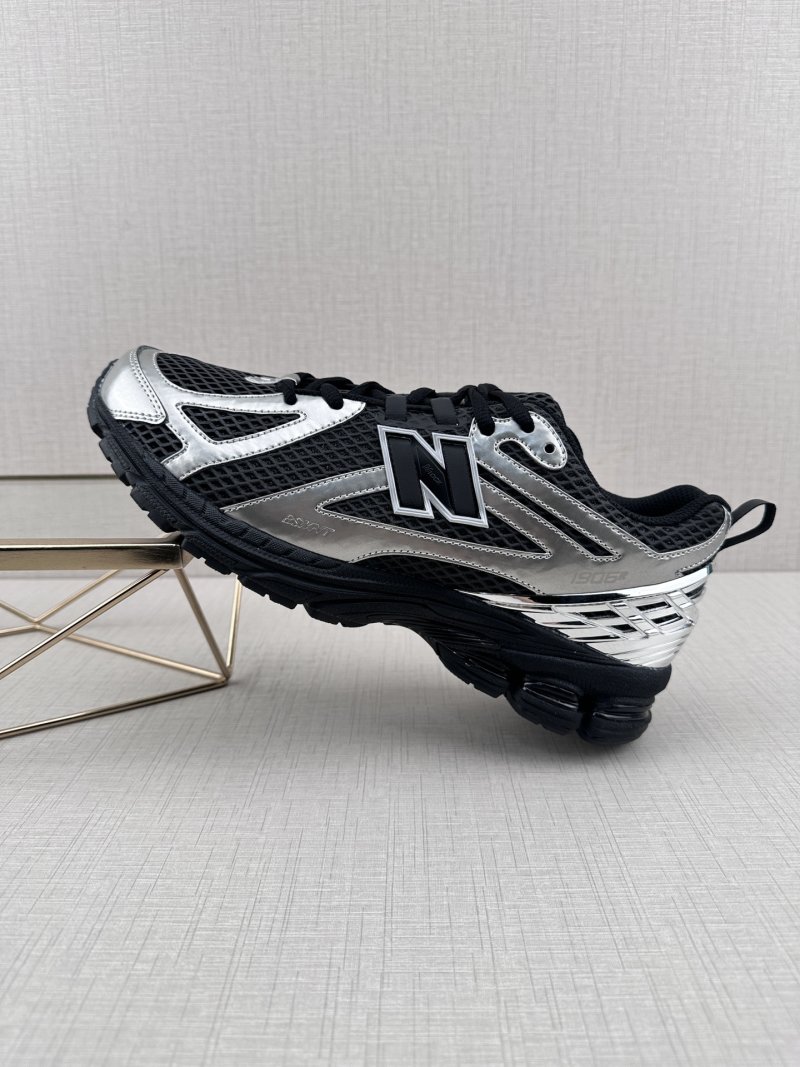 New Balance M1906