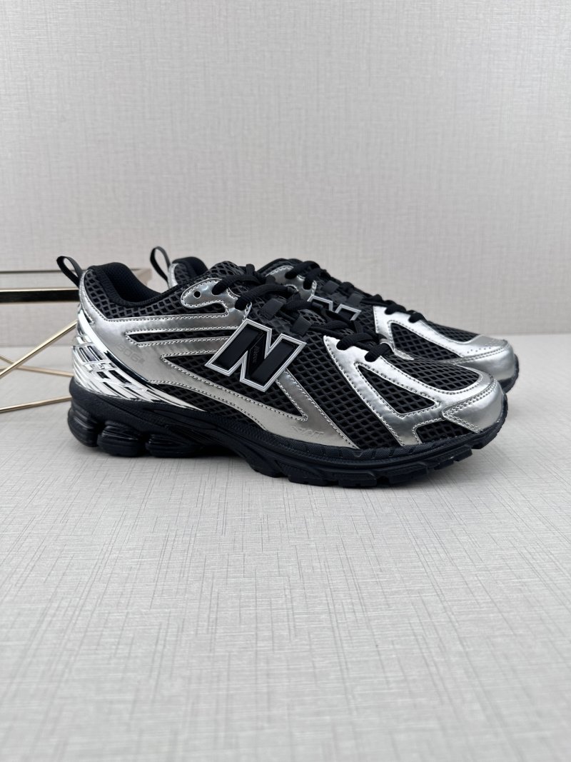 New Balance M1906 view