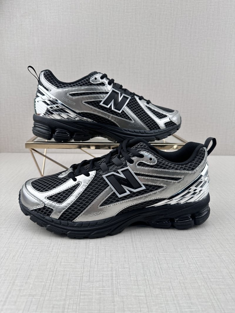 New Balance M1906 view