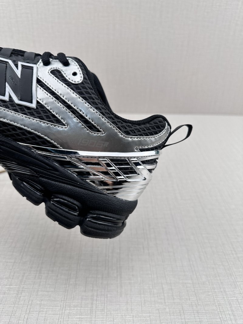 New Balance M1906 view