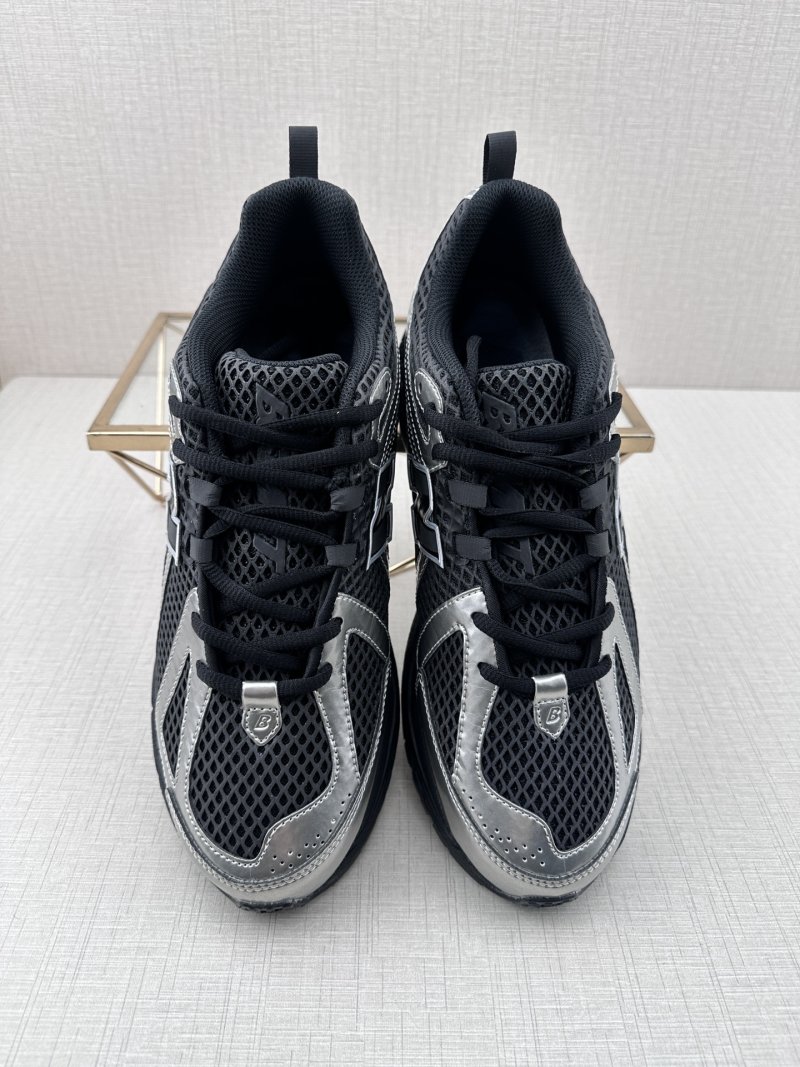 New Balance M1906 view