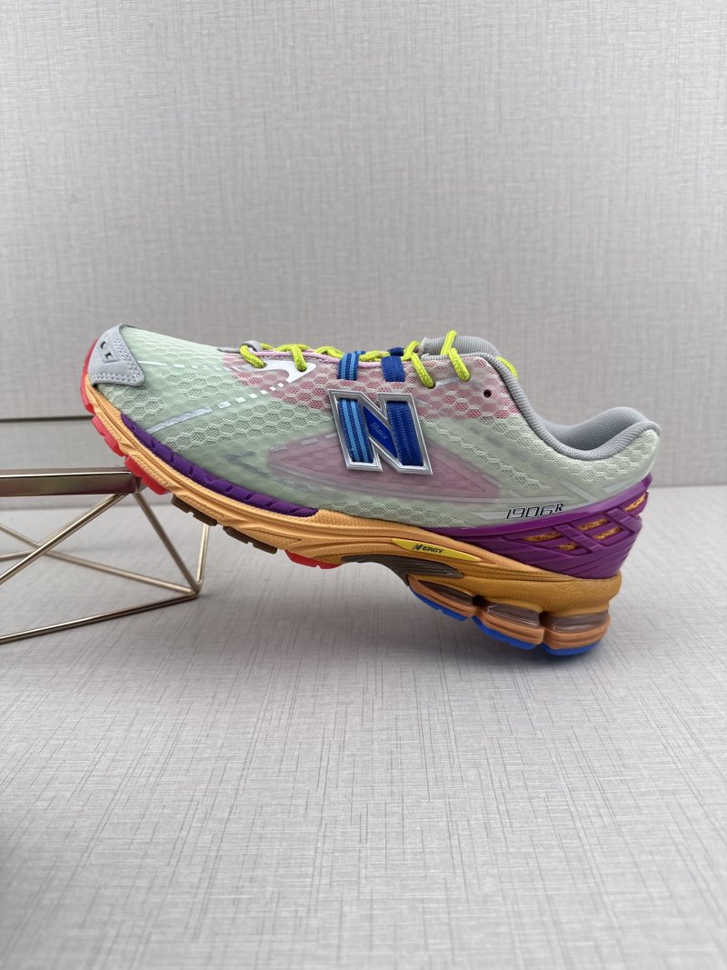 New Balance M1906