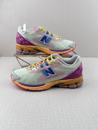 New Balance M1906 view 4