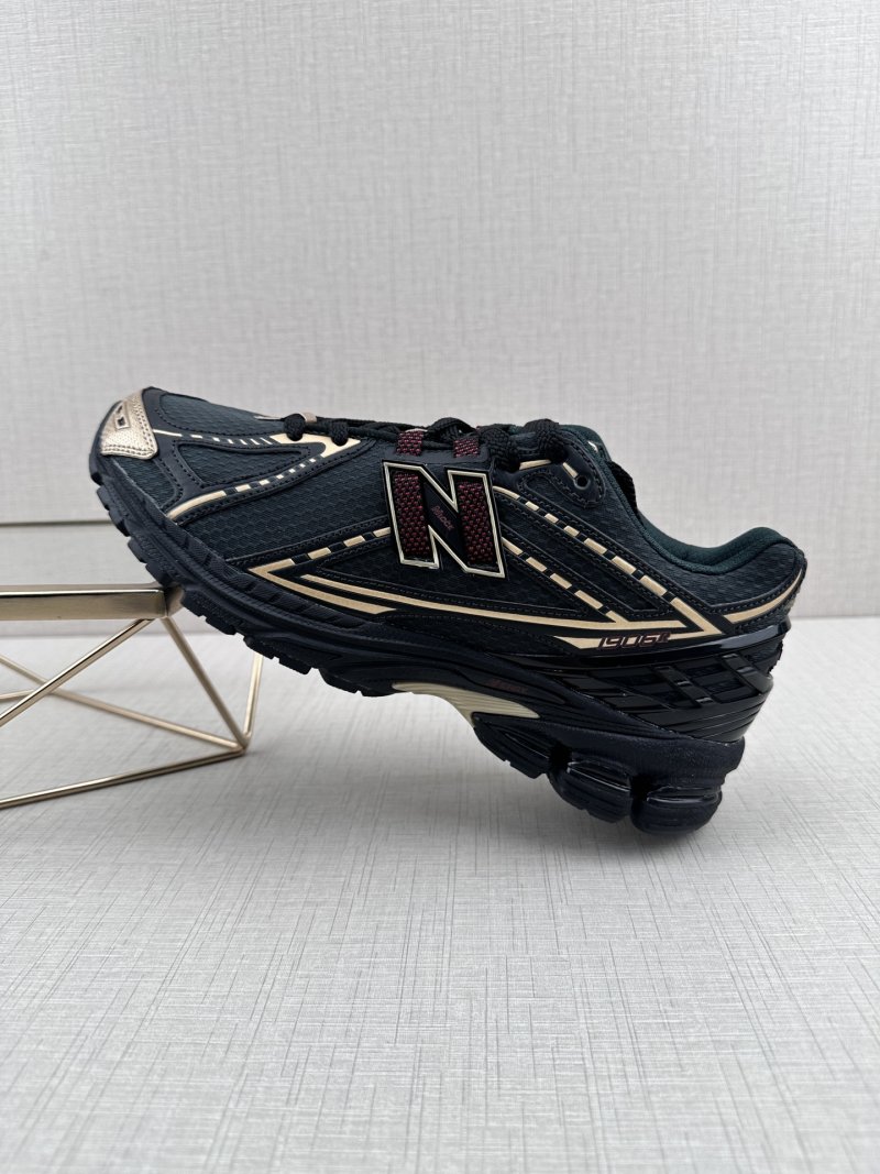 New Balance M1906