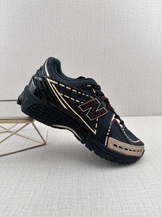 New Balance M1906 view 2