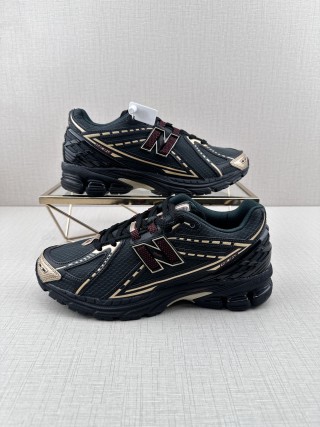 New Balance M1906 view 4