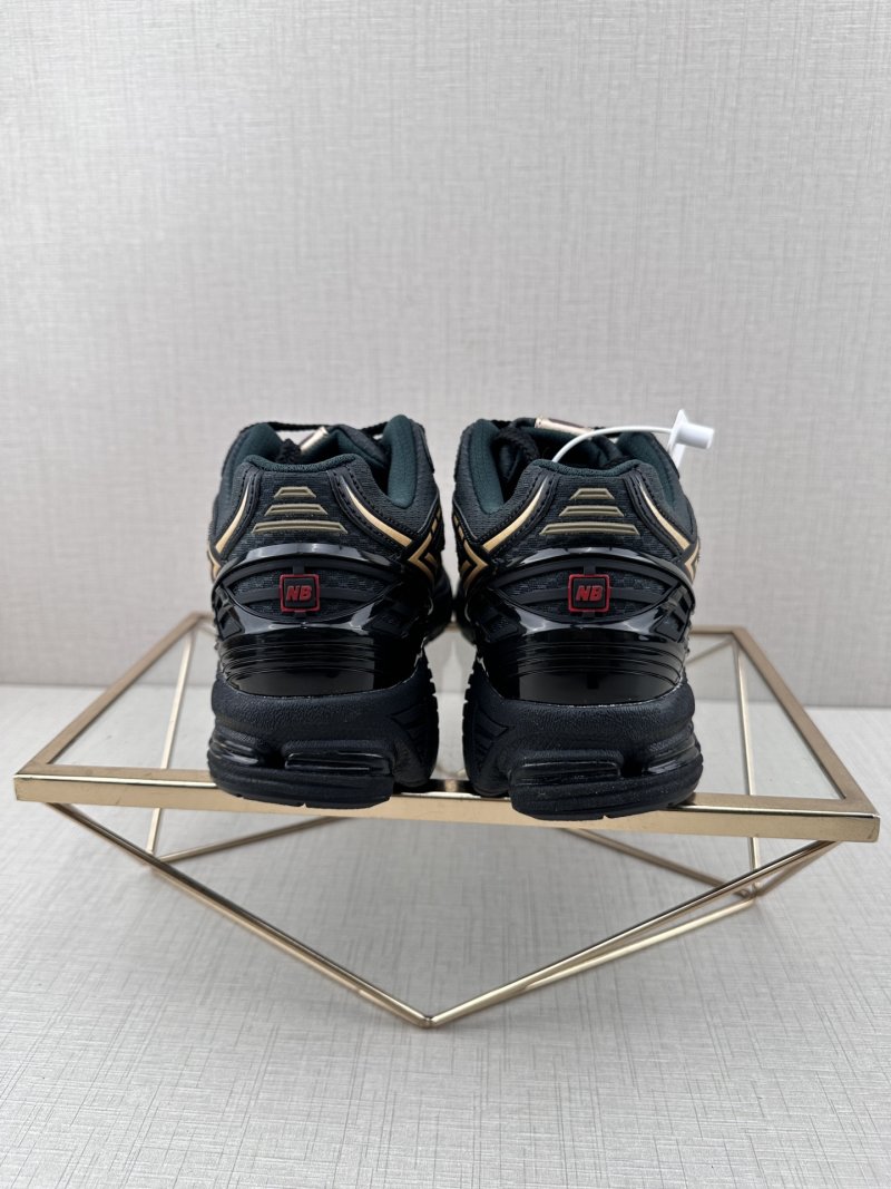 New Balance M1906 view