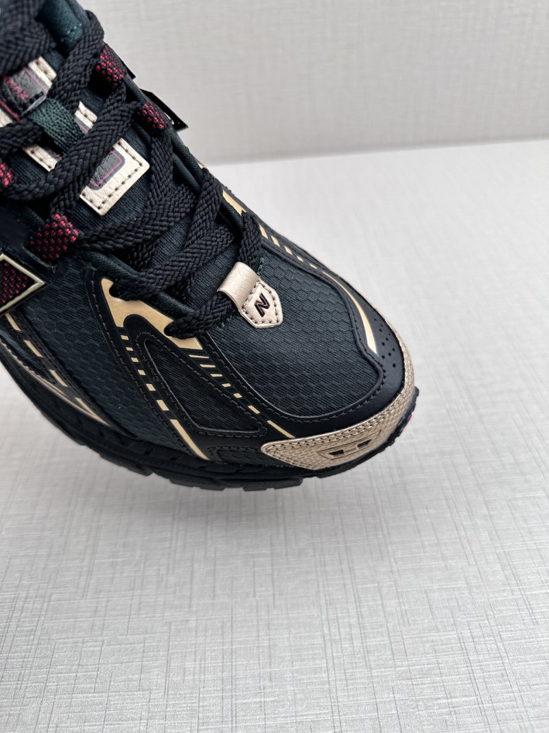 New Balance M1906 view