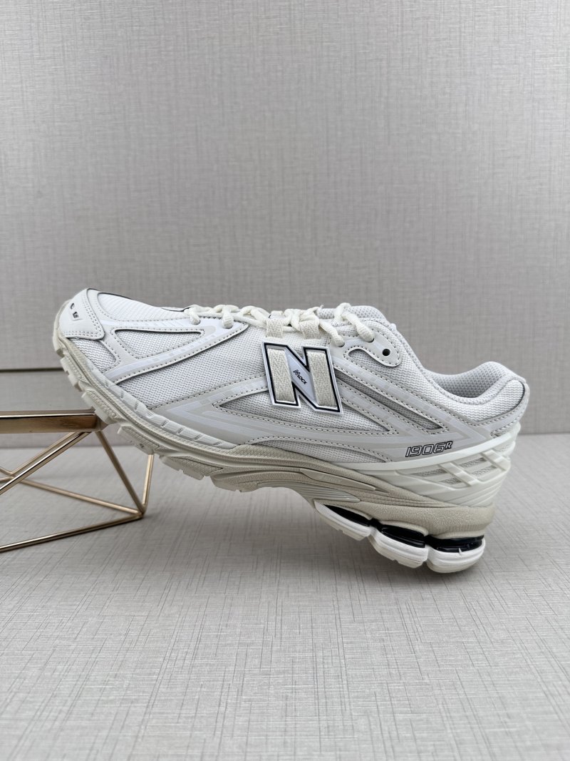 New Balance M1906