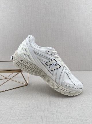 New Balance M1906 view 2