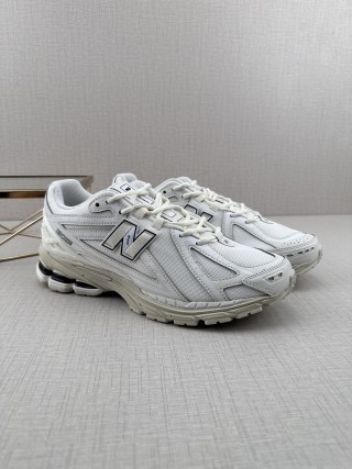 New Balance M1906 view 3