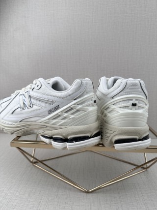 New Balance M1906 view 5