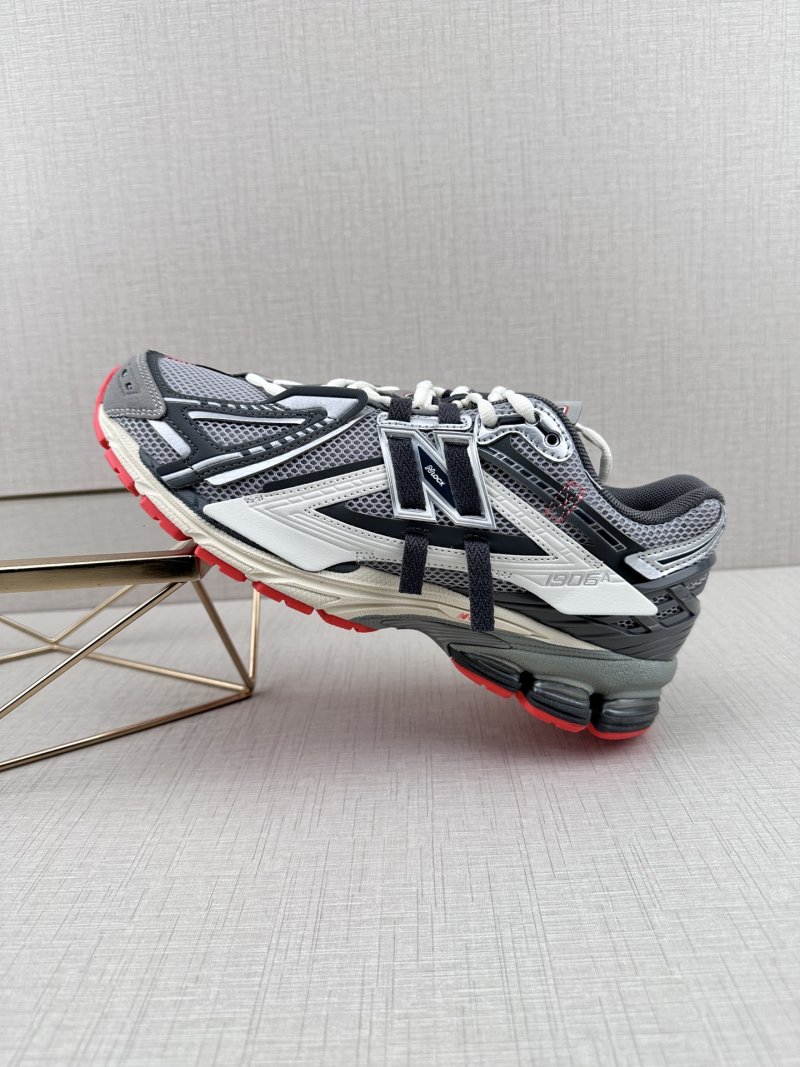 New Balance M1906