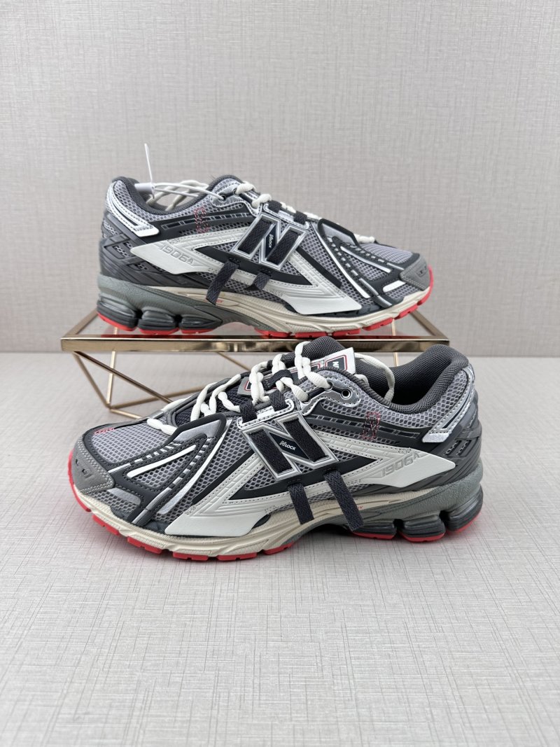 New Balance M1906 view